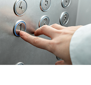 不特定多数が触るエレベーターのボタン